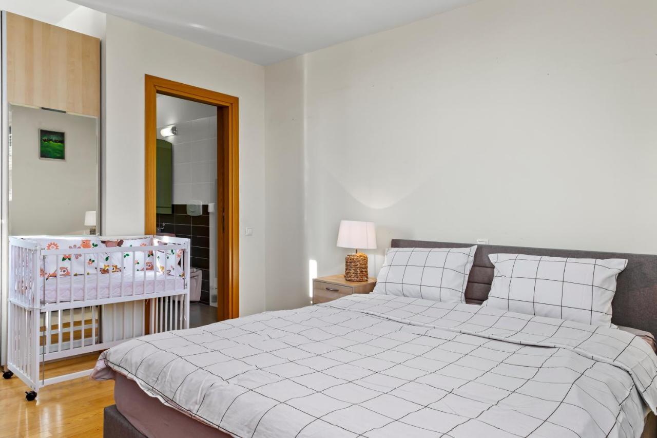 125 Sqm Family Friendly With Kids Room Бухарест Экстерьер фото