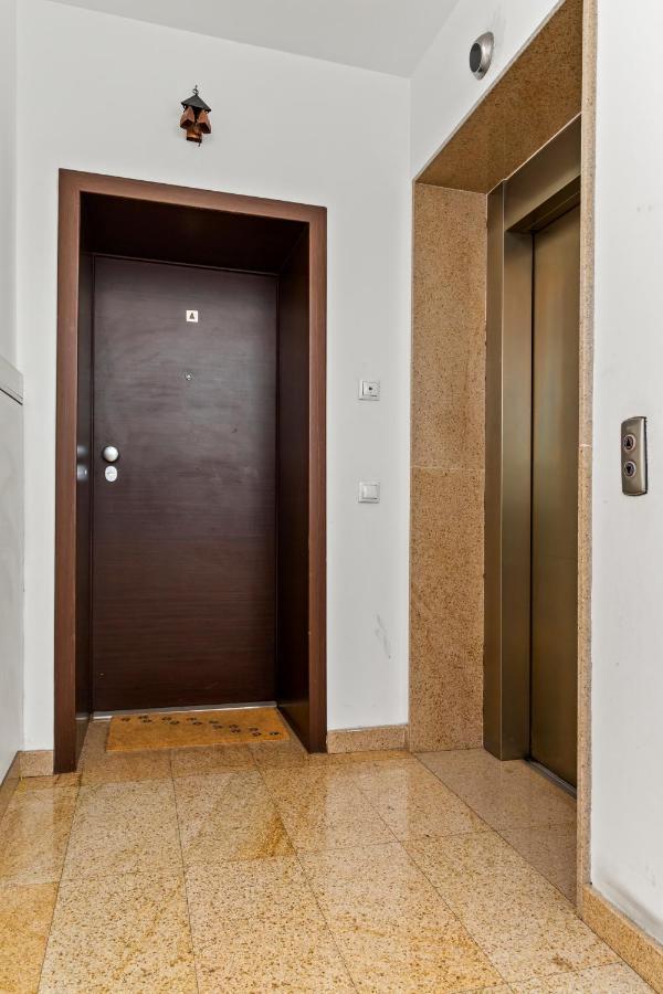 125 Sqm Family Friendly With Kids Room Бухарест Экстерьер фото