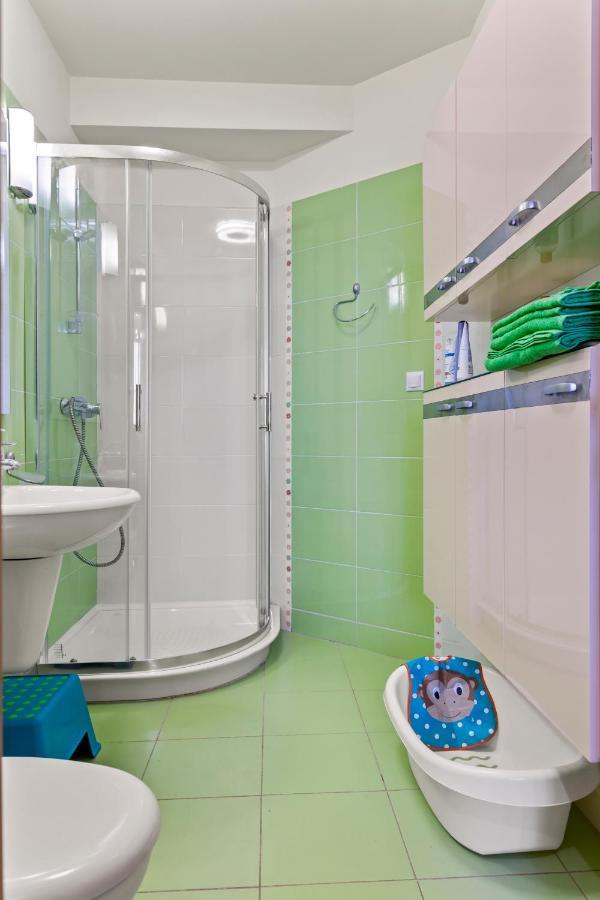 125 Sqm Family Friendly With Kids Room Бухарест Экстерьер фото