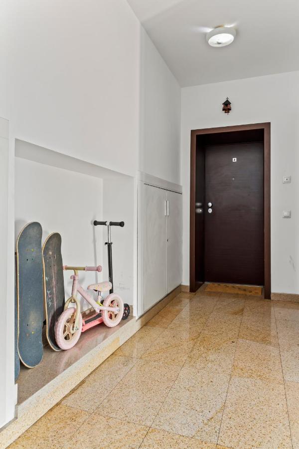125 Sqm Family Friendly With Kids Room Бухарест Экстерьер фото