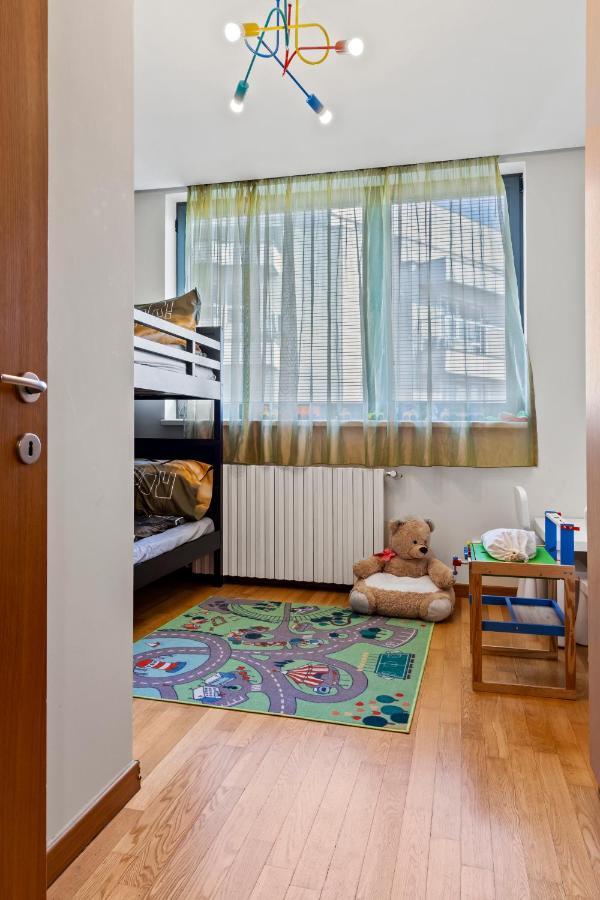 125 Sqm Family Friendly With Kids Room Бухарест Экстерьер фото
