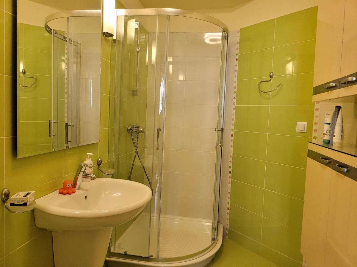 125 Sqm Family Friendly With Kids Room Бухарест Экстерьер фото