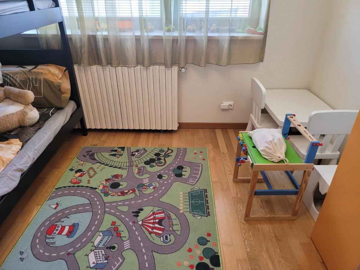 125 Sqm Family Friendly With Kids Room Бухарест Экстерьер фото