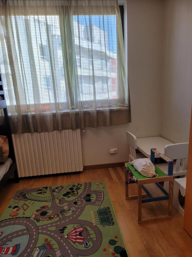 125 Sqm Family Friendly With Kids Room Бухарест Экстерьер фото